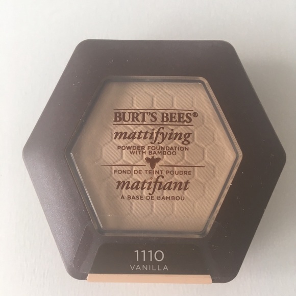 Burt's Bees Other - Burt's Bees Mattifying Powder Foundation #1110
